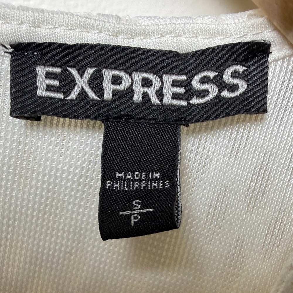 Express White Textured Sleeveless Back Slit Crop Top - Picture 8 of 13